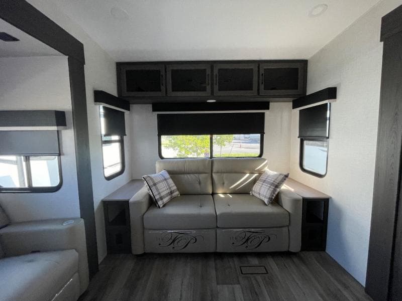 2026 Venture RV 2026 Venture RV SportTrek - thumbnail 10