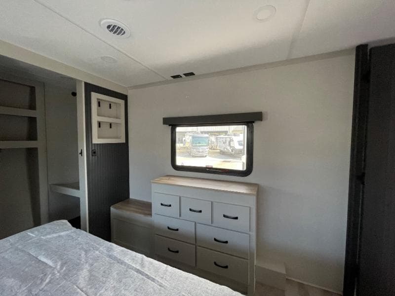 2026 Coachmen 2026 Coachmen Brookstone - thumbnail 24