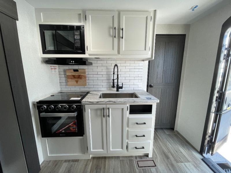 2026 Venture RV 2026 Venture RV SportTrek - thumbnail 10