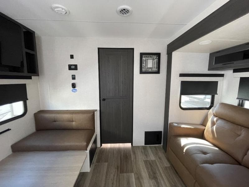 2026 Venture RV 2026 Venture RV SportTrek - thumbnail 7