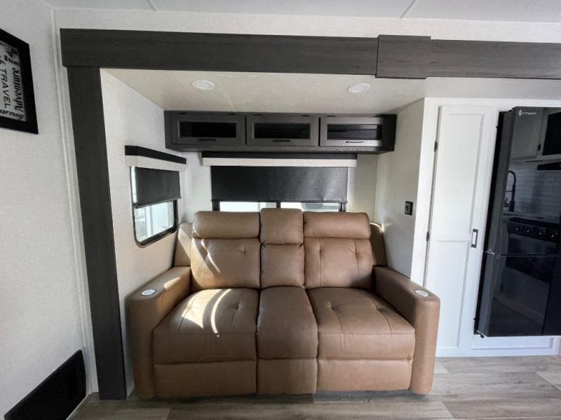 2026 Venture RV 2026 Venture RV SportTrek - thumbnail 9