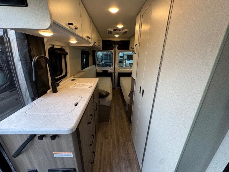 2026 Thor Motor Coach 2026 Thor Motor Coach Sequence - thumbnail 7