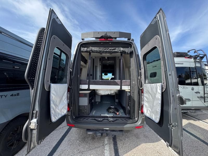 2026 Winnebago 2026 Winnebago Revel - thumbnail 6