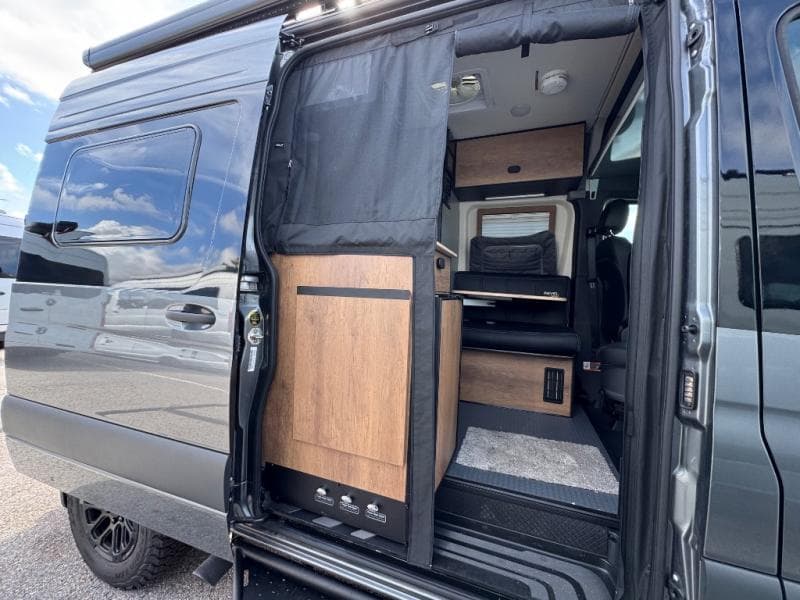 2026 Winnebago 2026 Winnebago Revel - thumbnail 7