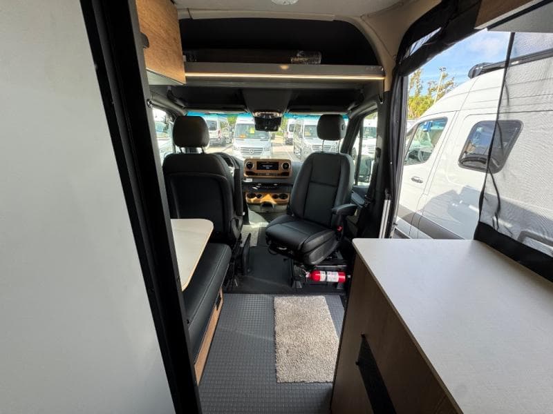 2026 Winnebago 2026 Winnebago Revel - thumbnail 10