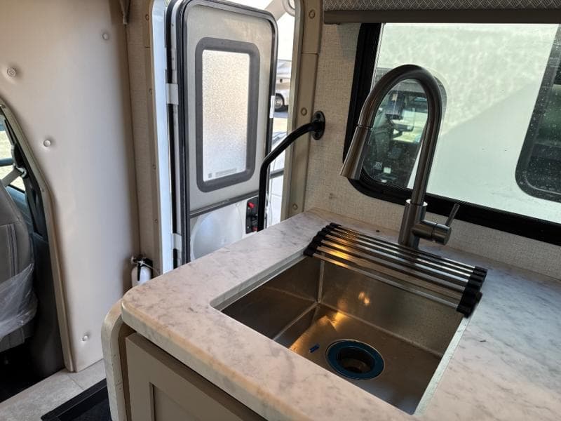 2026 Thor Motor Coach 2026 Thor Motor Coach Chateau - thumbnail 14