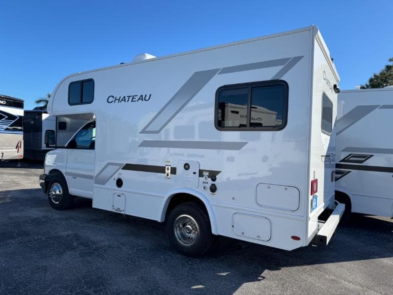 2026 Thor Motor Coach 2026 Thor Motor Coach Chateau - thumbnail 4