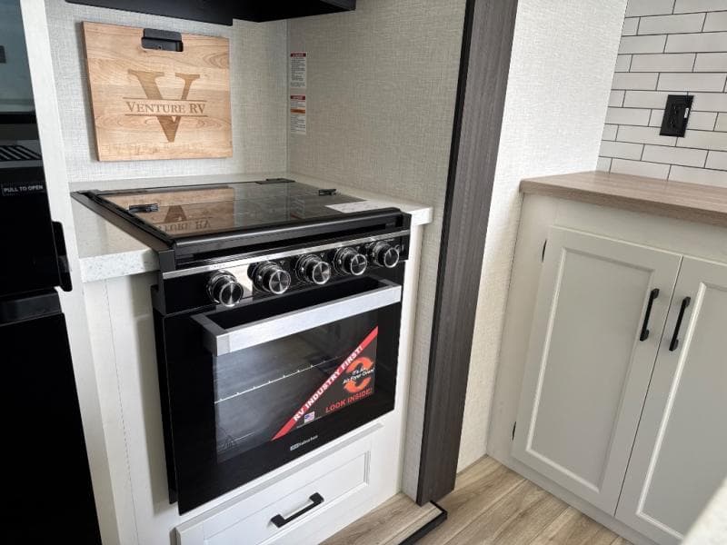 2026 Venture RV 2026 Venture RV SportTrek Touring Edition - thumbnail 13