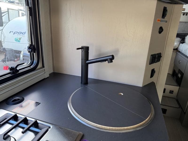 2026 Winnebago 2026 Winnebago Navion - thumbnail 11