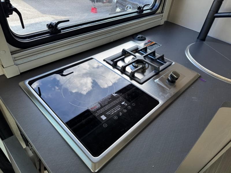 2026 Winnebago 2026 Winnebago Navion - thumbnail 10