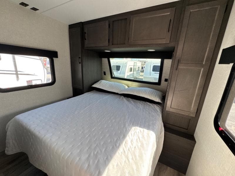 2026 Venture RV 2026 Venture RV SportTrek - thumbnail 18