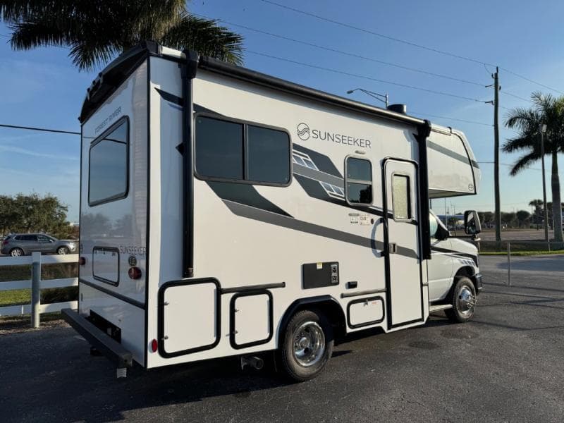 2026 Forest River 2026 Forest River Sunseeker - thumbnail 5