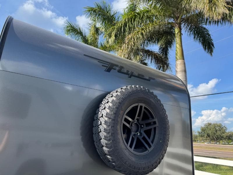 2026 inTech RV 2026 inTech RV Flyer Toy Hauler Expandable - thumbnail 5