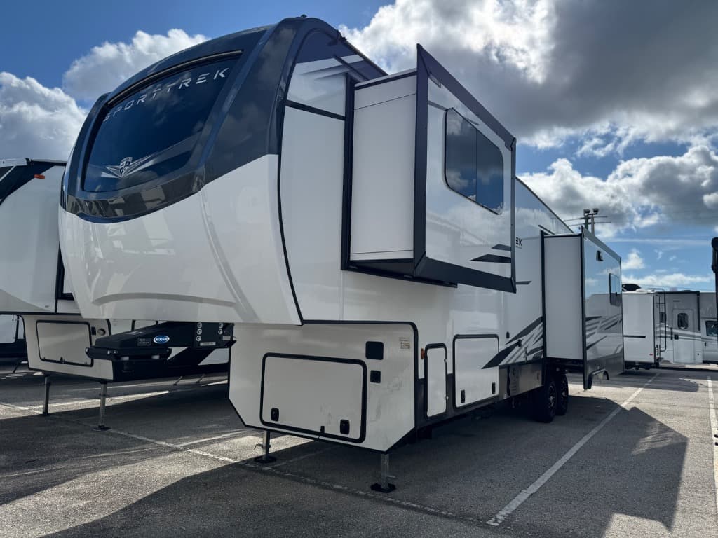 2026 Venture RV 2026 Venture RV SportTrek 5 Touring Edition - thumbnail 2
