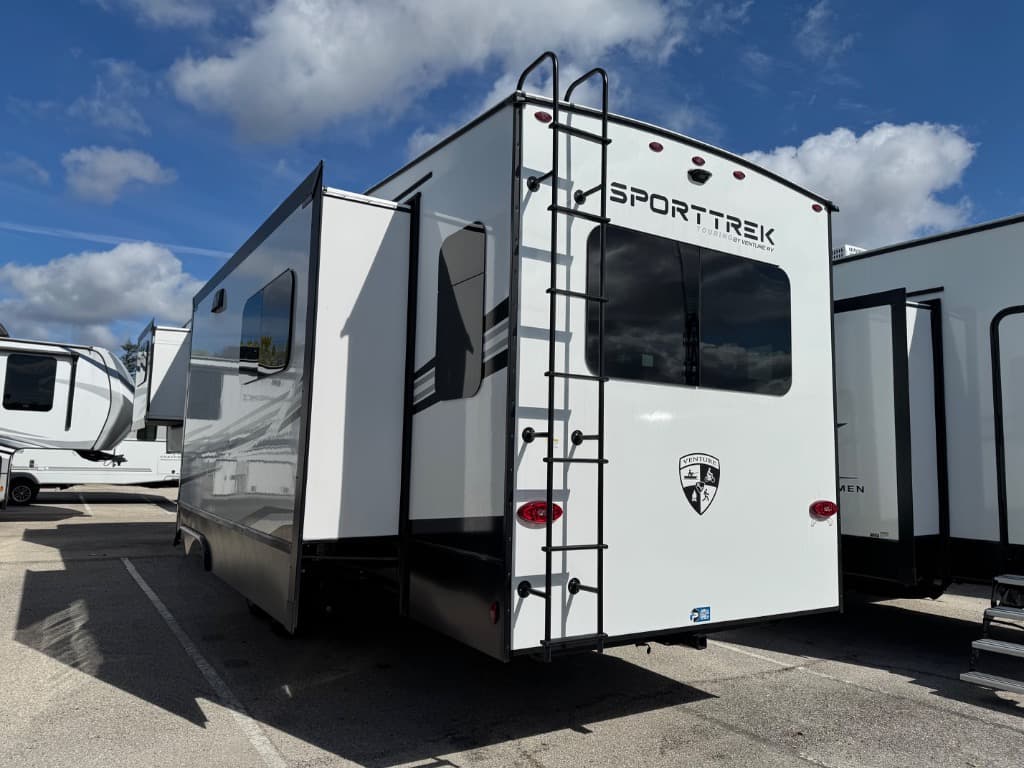 2026 Venture RV 2026 Venture RV SportTrek 5 Touring Edition - thumbnail 3
