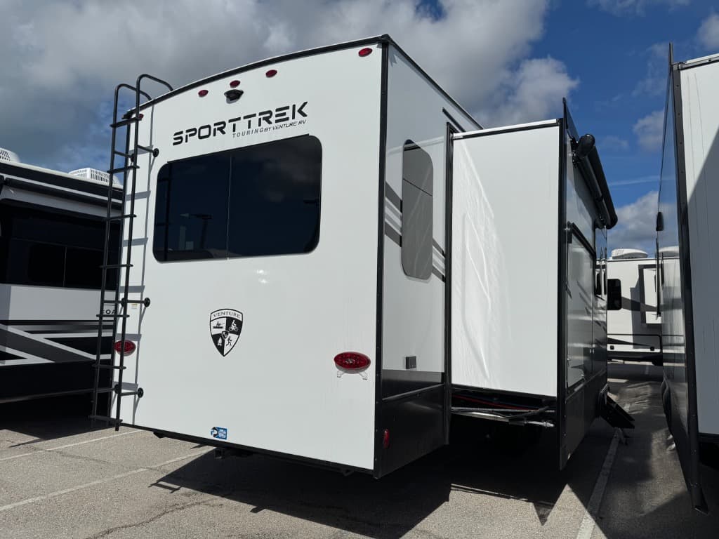 2026 Venture RV 2026 Venture RV SportTrek 5 Touring Edition - thumbnail 4