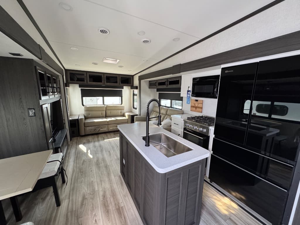 2026 Venture RV 2026 Venture RV SportTrek 5 Touring Edition - thumbnail 5