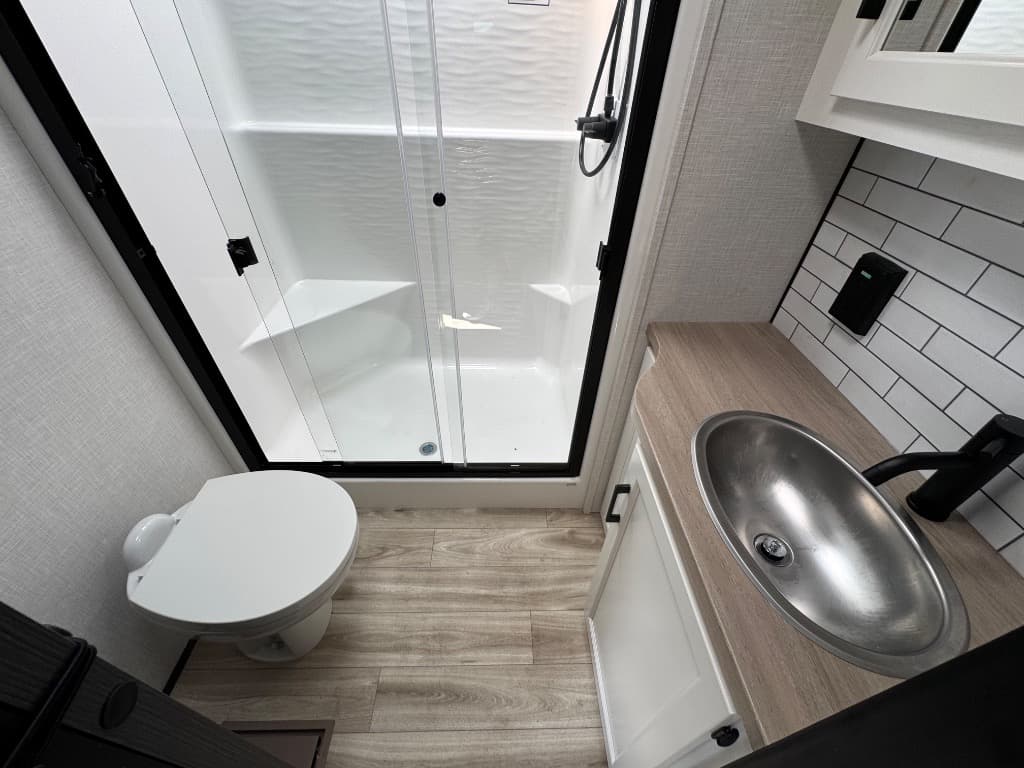 2026 Venture RV 2026 Venture RV SportTrek 5 Touring Edition - thumbnail 16