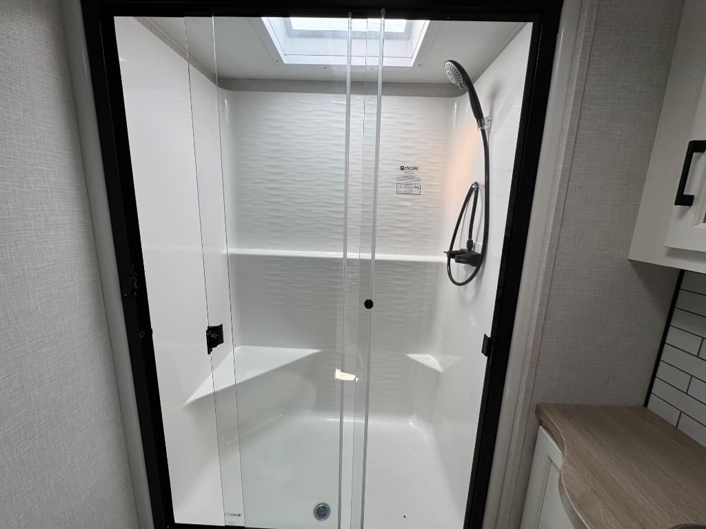 2026 Venture RV 2026 Venture RV SportTrek 5 Touring Edition - thumbnail 17