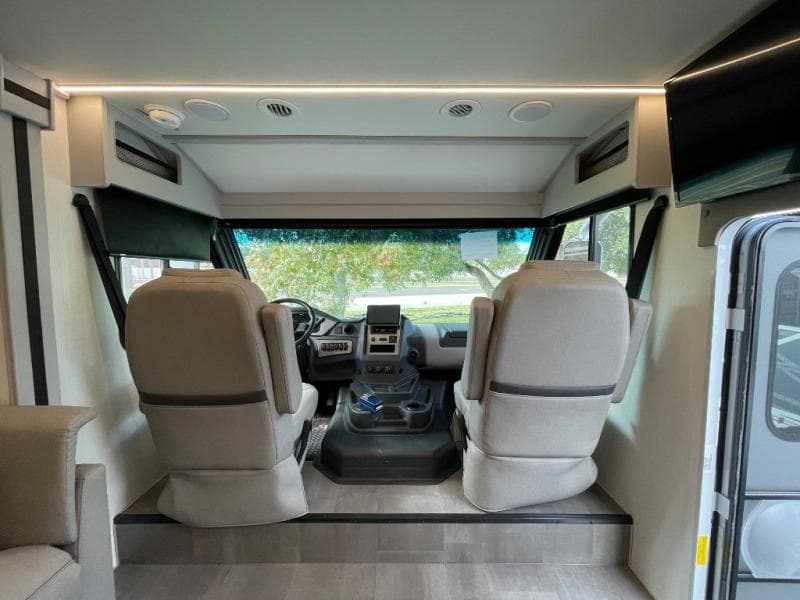 2026 Coachmen 2026 Coachmen Euro - thumbnail 7