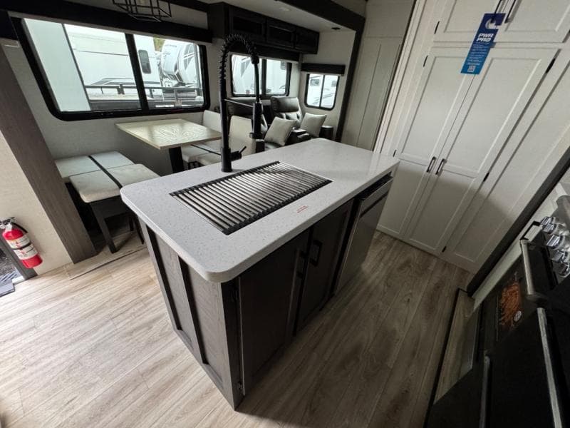 2026 Venture RV 2026 Venture RV SportTrek 5 Touring Edition - thumbnail 15