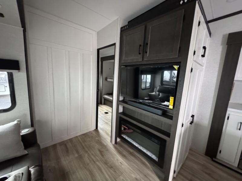 2026 Venture RV 2026 Venture RV SportTrek 5 Touring Edition - thumbnail 21