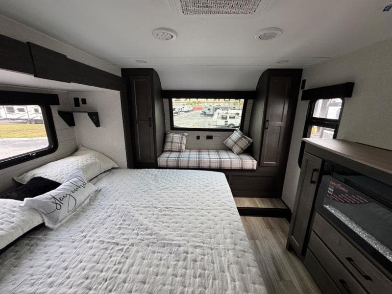 2026 Venture RV 2026 Venture RV SportTrek 5 Touring Edition - thumbnail 23