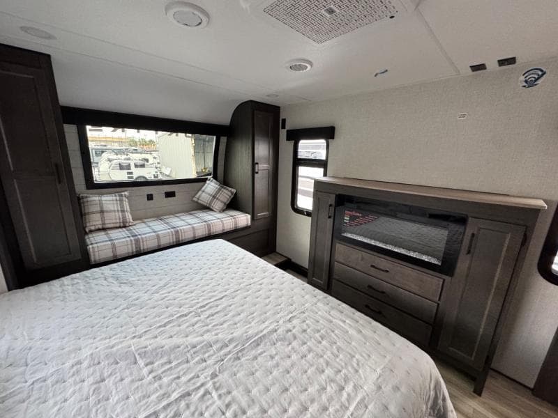 2026 Venture RV 2026 Venture RV SportTrek 5 Touring Edition - thumbnail 24