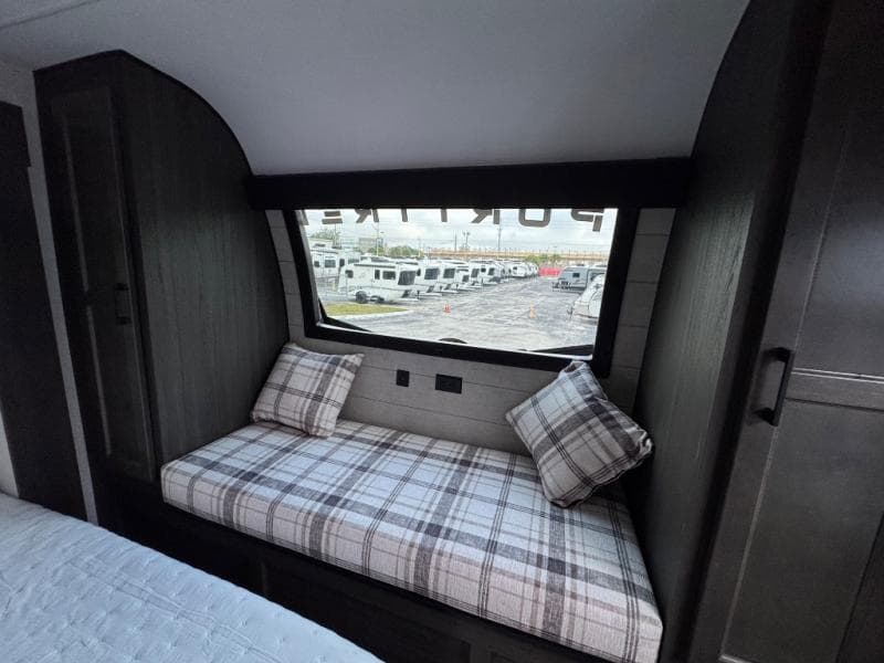 2026 Venture RV 2026 Venture RV SportTrek 5 Touring Edition - thumbnail 26