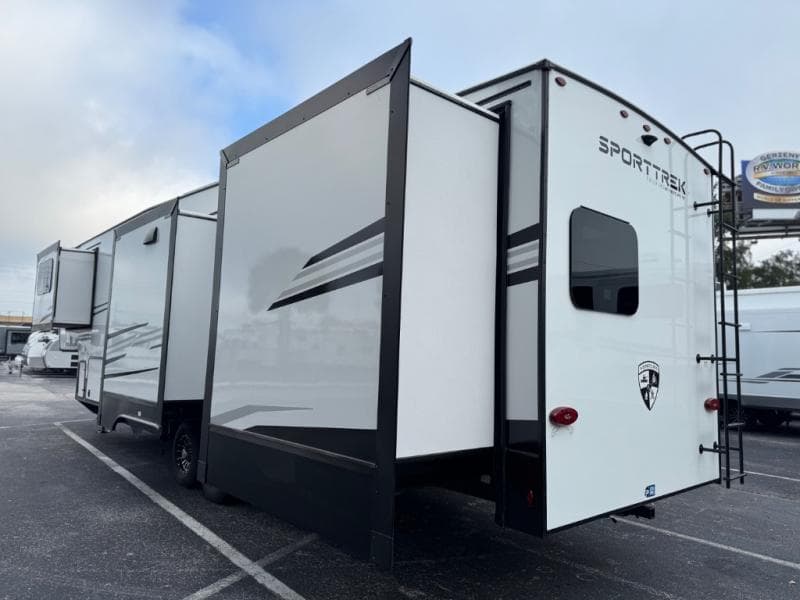 2026 Venture RV 2026 Venture RV SportTrek 5 Touring Edition - thumbnail 4