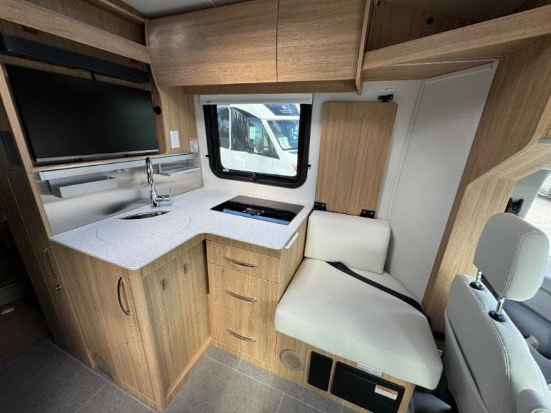 2026 Leisure Travel Vans 2026 Leisure Travel Vans Wonder - thumbnail 13