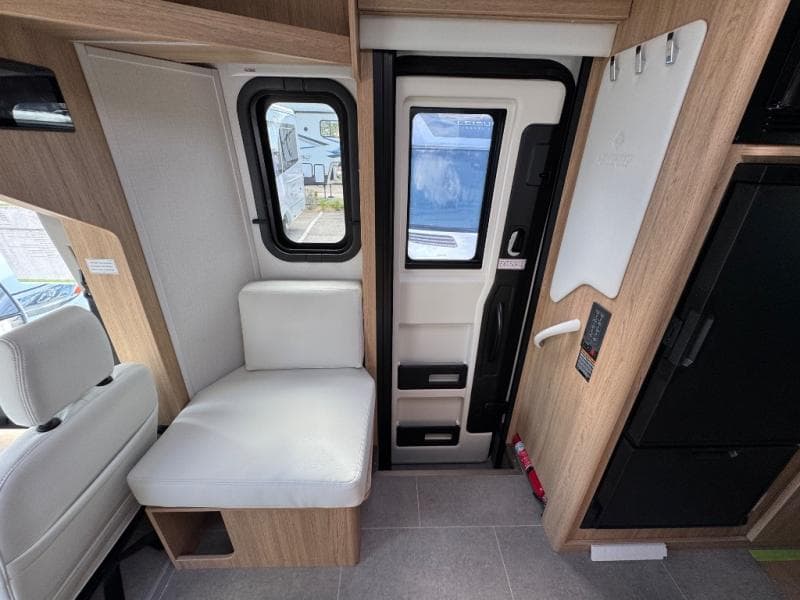 2026 Leisure Travel Vans 2026 Leisure Travel Vans Wonder - thumbnail 21