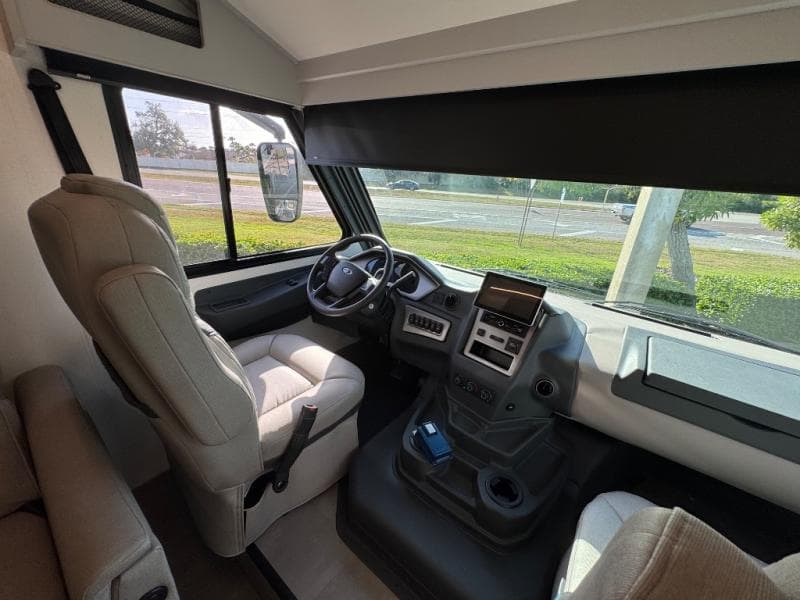 2026 Coachmen 2026 Coachmen Euro - thumbnail 18