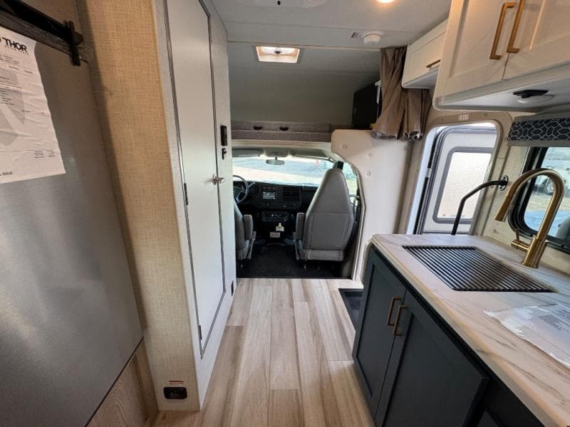 2026 Thor Motor Coach 2026 Thor Motor Coach Quantum - thumbnail 8