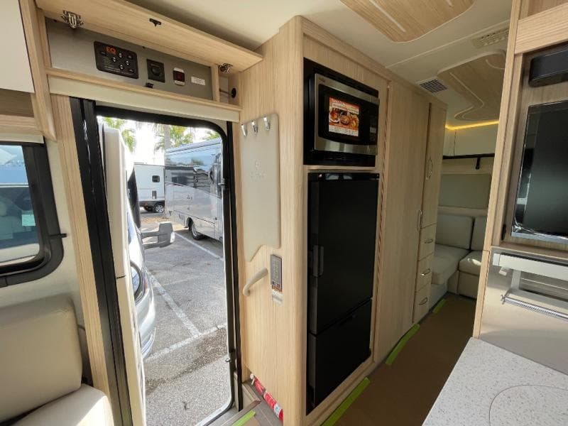 2026 Leisure Travel Vans 2026 Leisure Travel Vans Unity - thumbnail 12