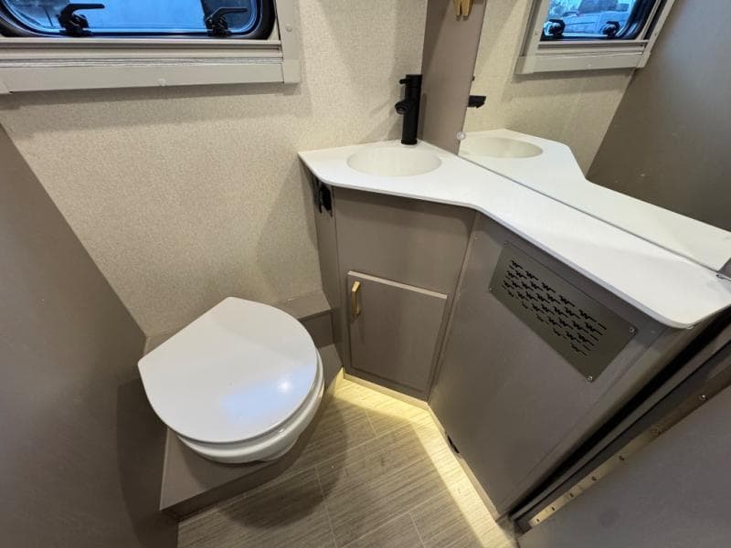 2026 Winnebago 2026 Winnebago Navion - thumbnail 22