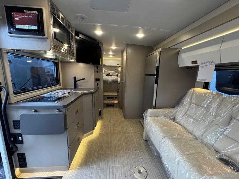 2026 Winnebago 2026 Winnebago Navion - thumbnail 8