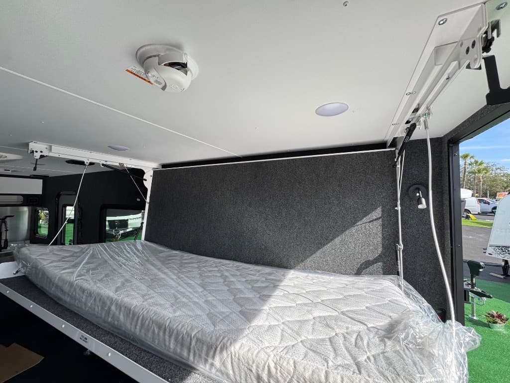 2026 inTech RV 2026 inTech RV Flyer Toy Hauler Expandable - thumbnail 15