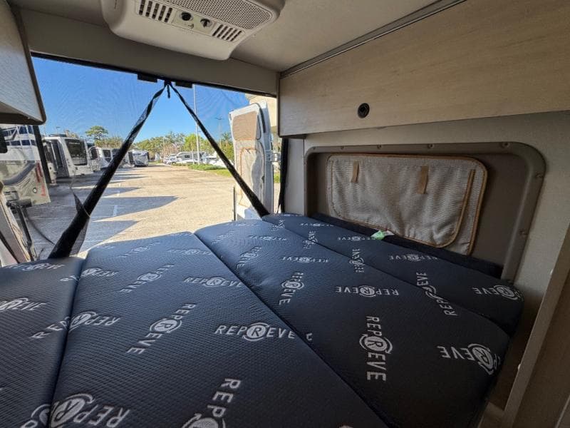 2026 Winnebago 2026 Winnebago Solis - thumbnail 17