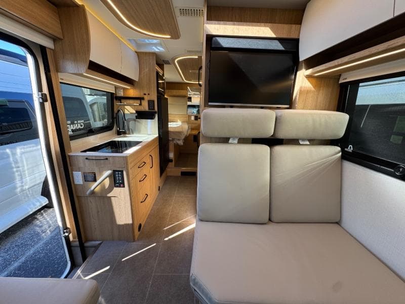 2026 Leisure Travel Vans 2026 Leisure Travel Vans Unity - thumbnail 8