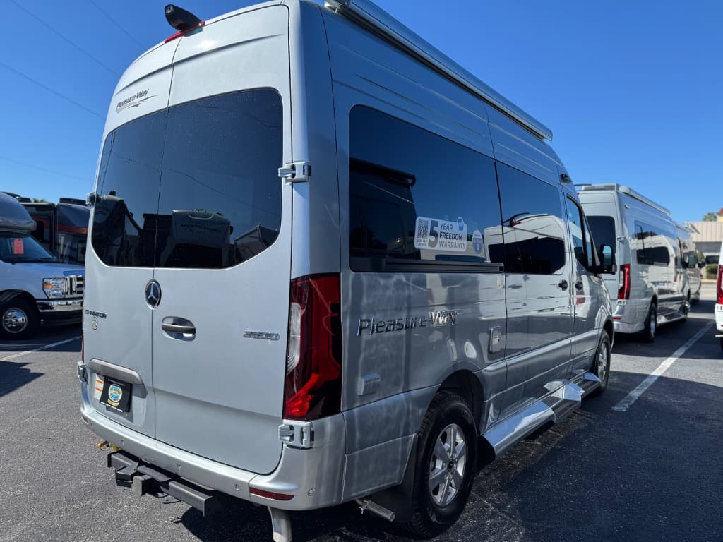 2026 Pleasure-Way 2026 Pleasure-Way Ascent - thumbnail 4