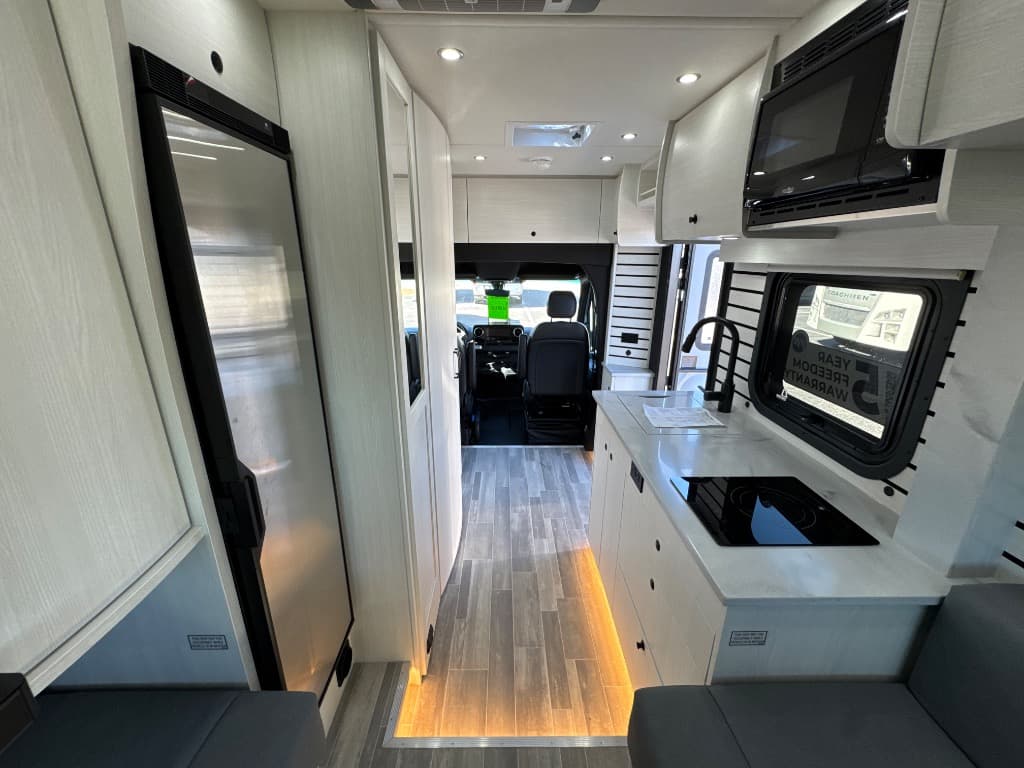 2026 Pleasure-Way 2026 Pleasure-Way Plateau - thumbnail 8