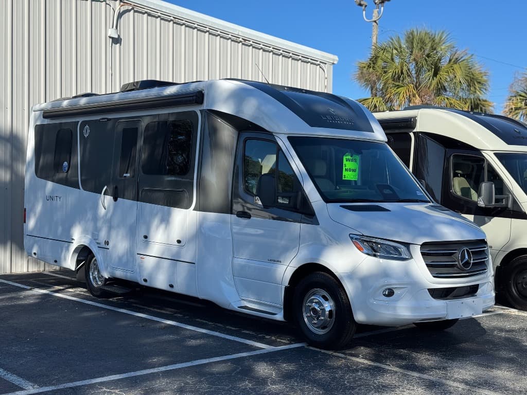 2026 Leisure Travel Vans Unity U24MBL