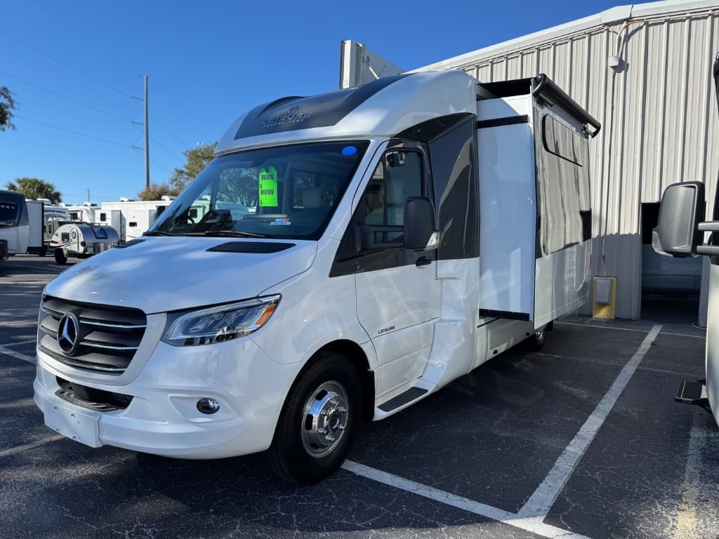 2026 Leisure Travel Vans 2026 Leisure Travel Vans Unity - thumbnail 2