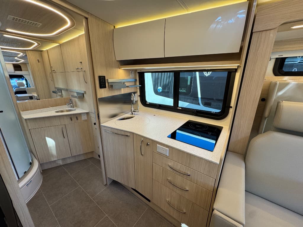 2026 Leisure Travel Vans 2026 Leisure Travel Vans Unity - thumbnail 6