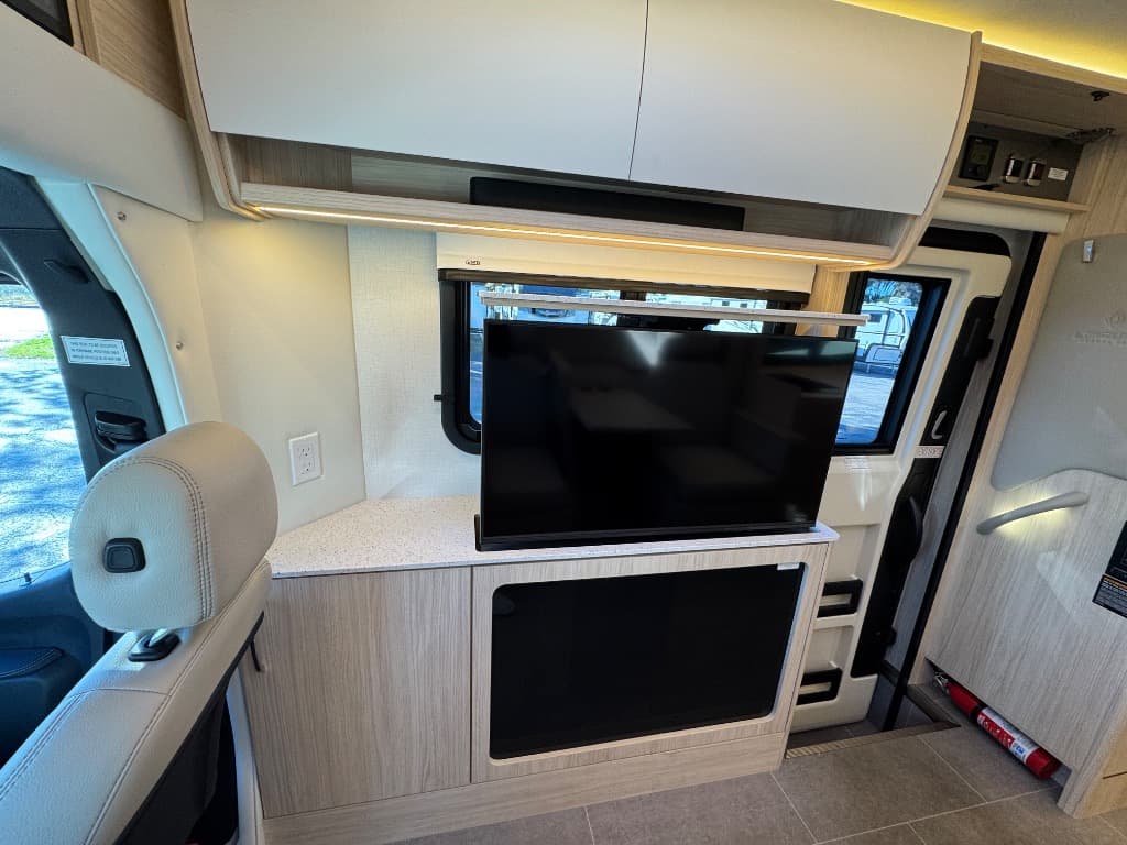 2026 Leisure Travel Vans 2026 Leisure Travel Vans Unity - thumbnail 12