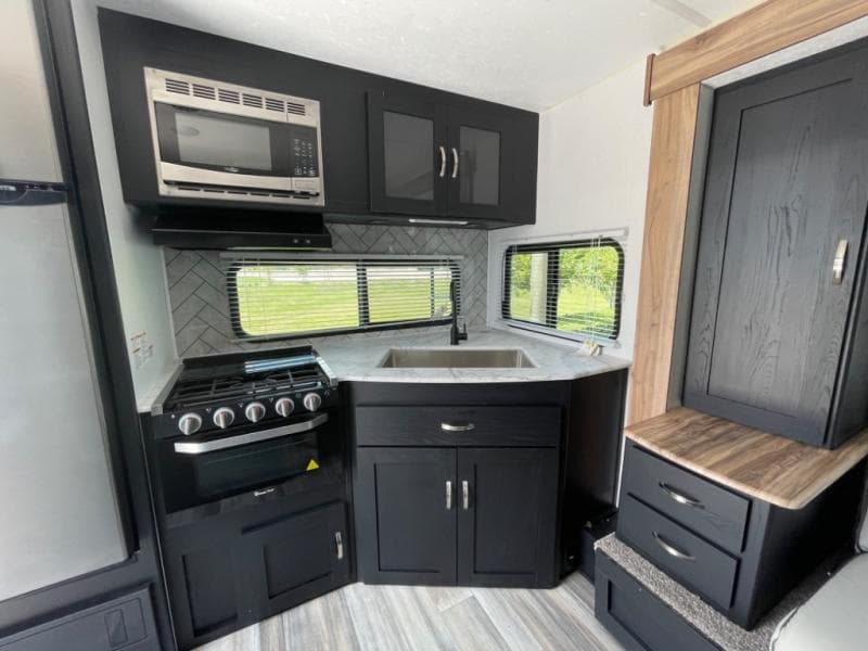 2023 Coachmen 2023 Coachmen Freedom Express - thumbnail 12