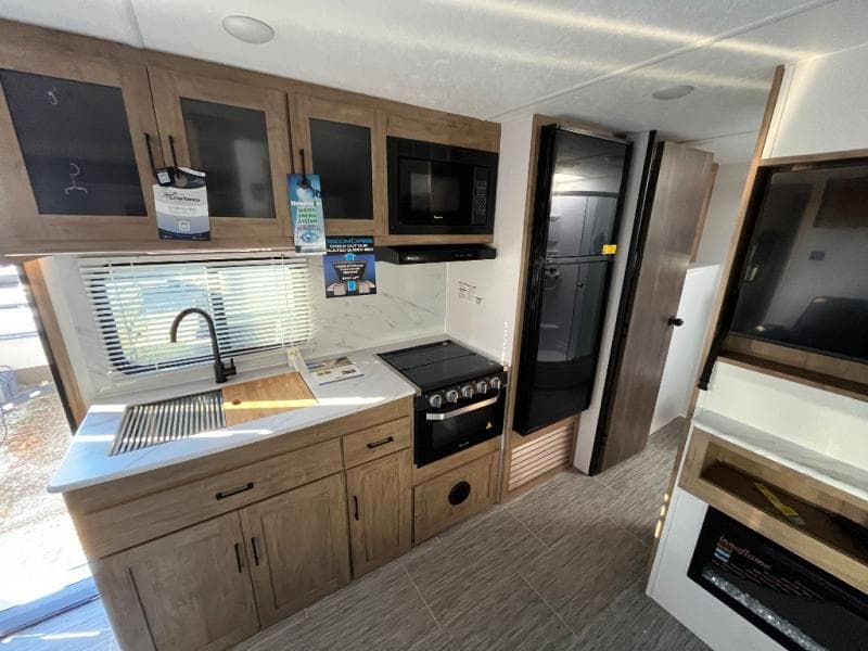 2024 Coachmen 2024 Coachmen Freedom Express - thumbnail 24