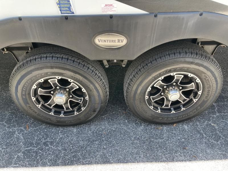 2024 Venture RV 2024 Venture RV SportTrek - thumbnail 7