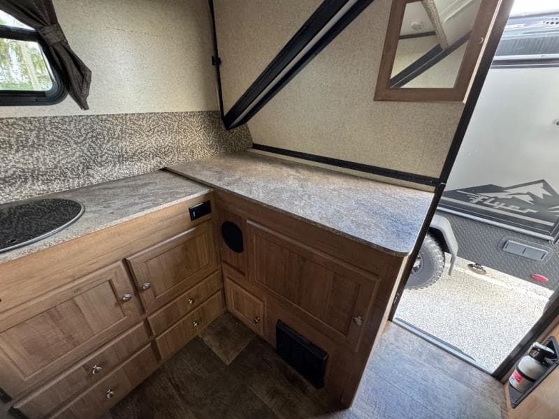 2018 Rockwood 2018 Rockwood Hard Side High Wall - thumbnail 13